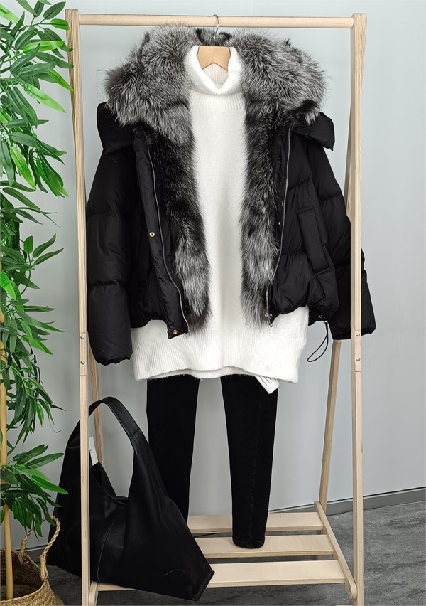 Свитер в белом цвете 6835