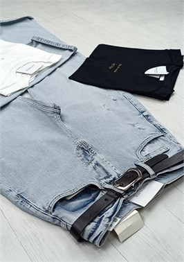 {{productViewItem.photos[photoViewList.activeNavIndex].Alt || productViewItem.photos[photoViewList.activeNavIndex].Description || 'Джинсы'}}