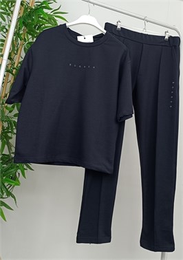 {{productViewItem.photos[photoViewList.activeNavIndex].Alt || productViewItem.photos[photoViewList.activeNavIndex].Description || 'Костюм спортивный'}}