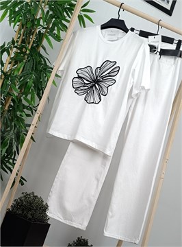 {{productViewItem.photos[photoViewList.activeNavIndex].Alt || productViewItem.photos[photoViewList.activeNavIndex].Description || 'Джинсы белые WIDE LEG'}}