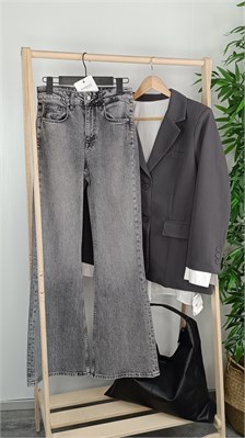 {{productViewItem.photos[photoViewList.activeNavIndex].Alt || productViewItem.photos[photoViewList.activeNavIndex].Description || 'Джинсы клёш от колена'}}