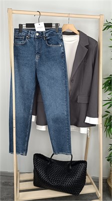 {{productViewItem.photos[photoViewList.activeNavIndex].Alt || productViewItem.photos[photoViewList.activeNavIndex].Description || 'Джинсы Mom regular'}}