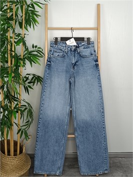 {{productViewItem.photos[photoViewList.activeNavIndex].Alt || productViewItem.photos[photoViewList.activeNavIndex].Description || 'Джинсы DADDY'}}