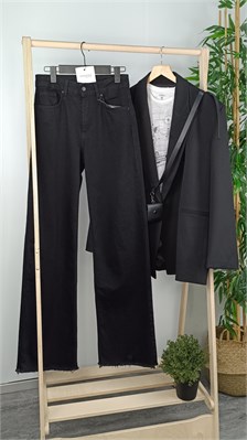 {{productViewItem.photos[photoViewList.activeNavIndex].Alt || productViewItem.photos[photoViewList.activeNavIndex].Description || 'Джинсы WIDE LEG'}}