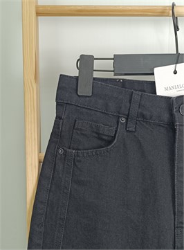 {{productViewItem.photos[photoViewList.activeNavIndex].Alt || productViewItem.photos[photoViewList.activeNavIndex].Description || 'Джинсы WIDE LEG'}}