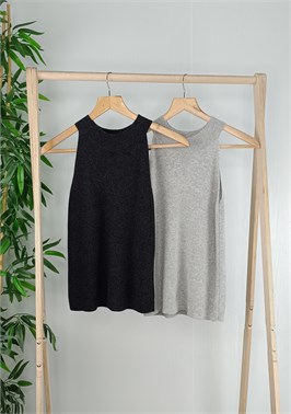 {{productViewItem.photos[photoViewList.activeNavIndex].Alt || productViewItem.photos[photoViewList.activeNavIndex].Description || 'Безрукавка'}}