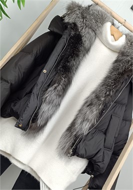 {{productViewItem.photos[photoViewList.activeNavIndex].Alt || productViewItem.photos[photoViewList.activeNavIndex].Description || 'Куртка'}}