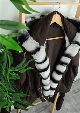 {{productViewItem.photos[photoViewList.activeNavIndex].Alt || productViewItem.photos[photoViewList.activeNavIndex].Description || 'Куртка'}}