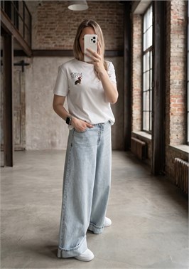 {{productViewItem.photos[photoViewList.activeNavIndex].Alt || productViewItem.photos[photoViewList.activeNavIndex].Description || 'Джинсы Super Wide Leg'}}