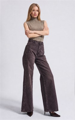 {{productViewItem.photos[photoViewList.activeNavIndex].Alt || productViewItem.photos[photoViewList.activeNavIndex].Description || 'Джинсы LOOSE fit'}}