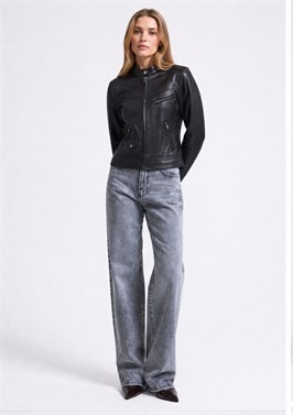 {{productViewItem.photos[photoViewList.activeNavIndex].Alt || productViewItem.photos[photoViewList.activeNavIndex].Description || 'Джинсы LOOSE fit'}}